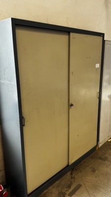 1 Metallschiebetürenschrank Haneu